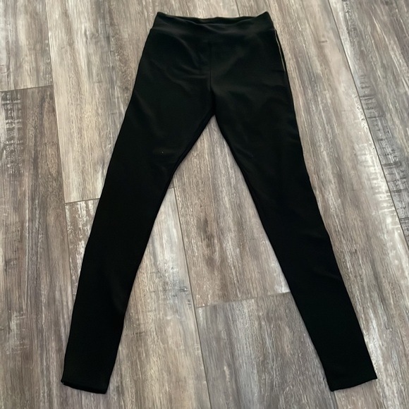 SUNDRY Black Yoga Pant With Visible Gold Stitching Size 0 XS - Picture 3 of 5